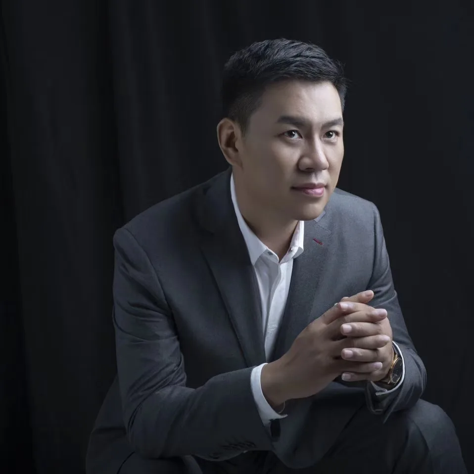 Mr. Hongjun Li, Chief Executive Officer